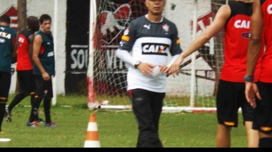 Imagem Sem adversário, Vitória cancela jogo-treino