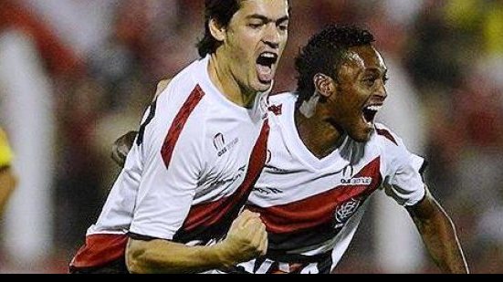 Imagem Cáceres fica mais longe de renovação com o Vitória