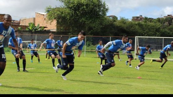 Imagem Rhayner e Uelliton fazem treino leve, enquanto elenco do Bahia realiza atividade