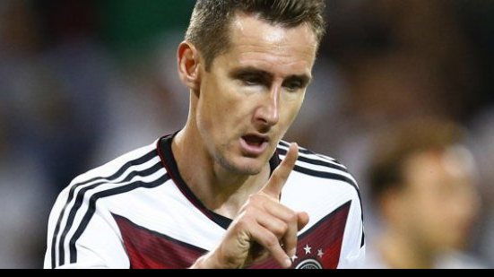 Imagem Klose se iguala a Ronaldo e Alemanha busca empate contra Gana