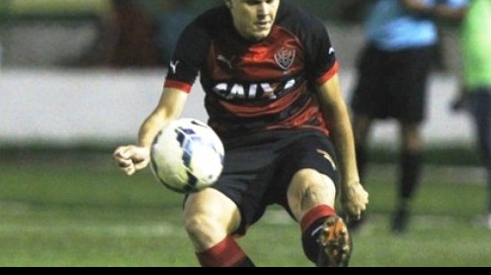Imagem Zagueiro do Vitória demonstra confiança em reação após a Copa
