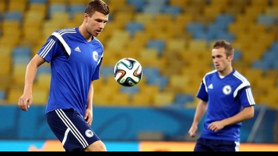 Imagem Bósnia realiza treino em Pituaçu