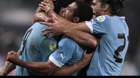 Imagem Itália e Uruguai brigam por última vaga do Grupo D