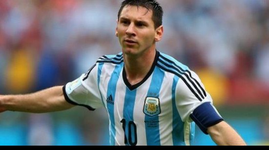 Imagem Messi marca dois gols, Argentina vence Nigéria e garante liderança no grupo F