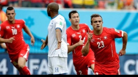 Imagem Com três gols de Shaqiri, Suíça avança e encara Argentina nas oitavas
