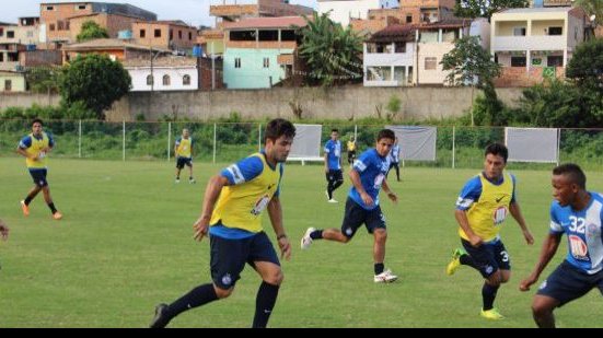 Imagem  Com novos contratados em campo, Bahia realiza coletivo tático