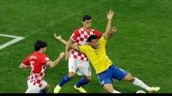 Imagem  Erros de arbitragem modificaram três jogos das oitavas