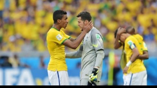 Imagem Júlio César pega dois pênaltis, Brasil vence o Chile e avança na Copa do Mundo
