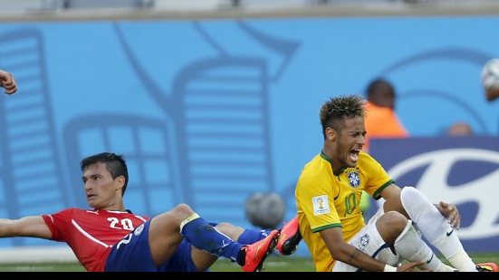 Imagem Com dores na coxa, Neymar vira preocupação para Felipão