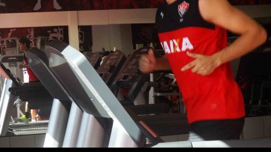 Imagem Cáceres reafirma carinho pelo Vitória, mas despista sobre renovação