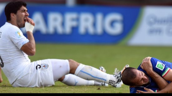 Imagem Suárez assume mordida, pede desculpas e se diz arrependido