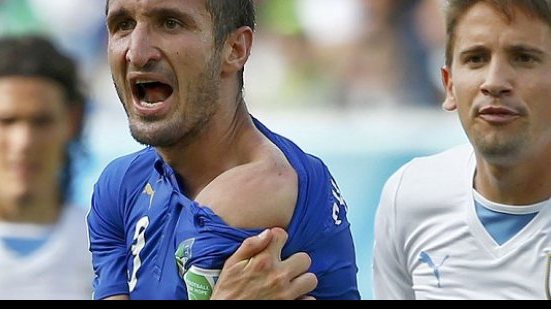 Imagem Chiellini responde à desculpa de Suárez: "está tudo esquecido"