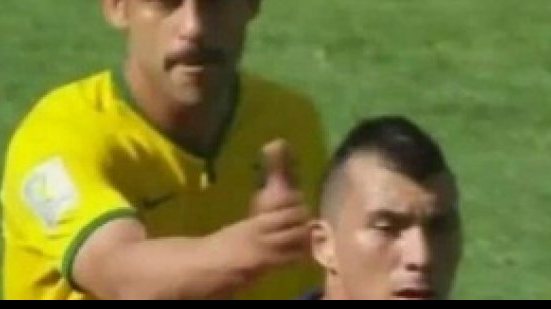 Imagem Fred pode ser punido por ter dado um tapa na cabeça de chileno