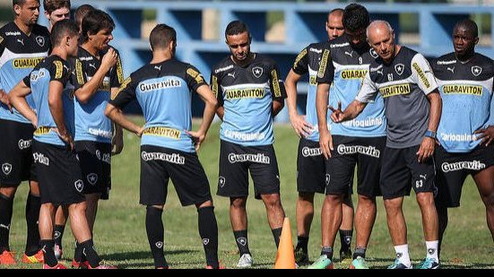 Imagem Salários atrasados: jogadores do Botafogo se recusam a jogar amistoso