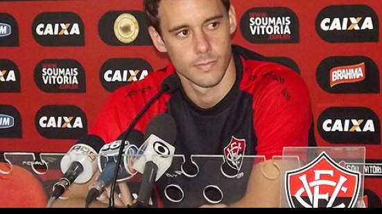 Imagem Rodrigo Defendi pode trocar Vitória por clube português