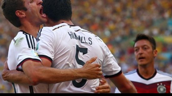 Imagem Com gol de zagueiro, Alemanha vence a França e está na semifinal da Copa
