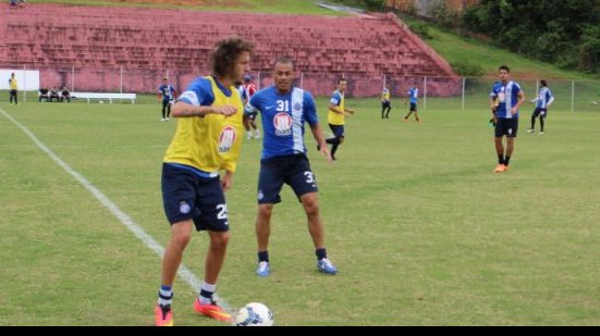 Imagem Rhayner treina e titulares vencem coletivo no Fazendão