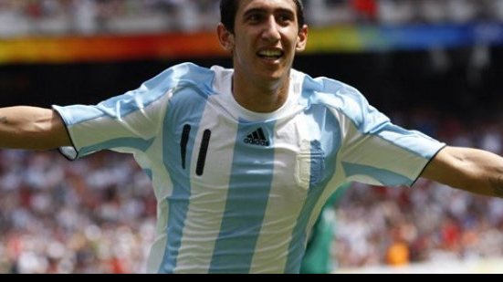 Imagem Di María sente lesão, sai do jogo e preocupa na Argentina