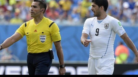 Imagem Ábitro que &#039;ignorou&#039; mordida de Suárez apita Brasil x Alemanha