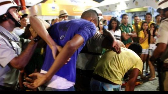 Imagem Brigas marcam final da Fan Fest em Salvador