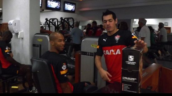 Imagem Lesionado, Cáceres promete Vitória diferente no segundo semestre