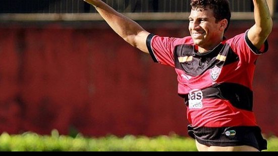 Imagem Vitória faz proposta de pré-contrato para repatriar Neto Baiano