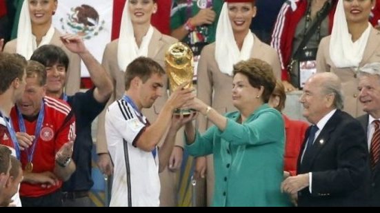 Imagem Dilma volta a ser vaiada e xingada no Maracanã na final da Copa