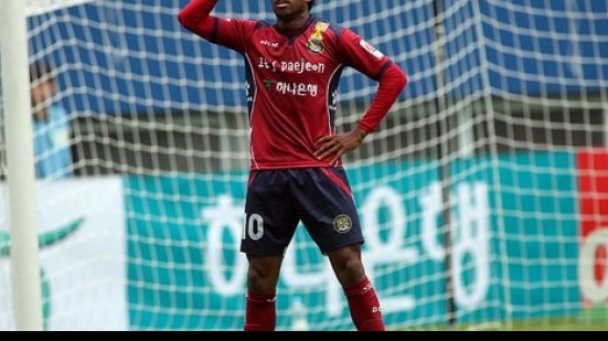 Imagem Ex-Bahia marca três e comemora boa fase na segunda divisão coreana