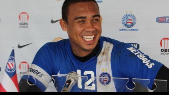 Imagem Douglas Pires volta e titulares vencem juvenis em treino do Bahia