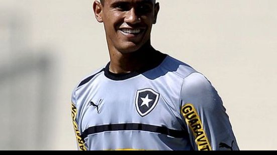 Imagem Imprensa carioca coloca goleiro do Botafogo na mira do Vitória; Presidente nega