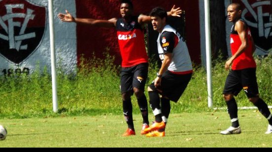Imagem Vitória deve enfrentar o Cruzeiro com quatro volantes