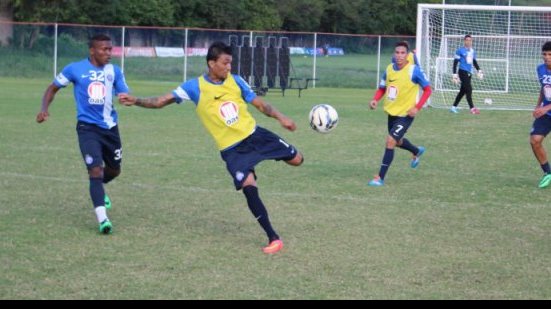 Imagem Com Kieza e Marcos Aurélio em campo, Bahia treina após derrota
