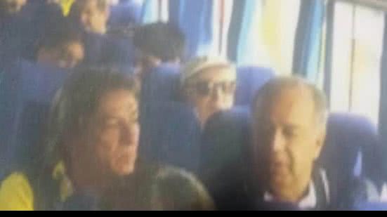 Imagem Relações estranhas: Bahia embarca no ônibus da CBF e Schimidt é pego na mentira