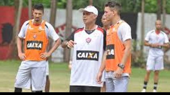 Imagem Mesmo com derrota, Jorginho vê crescimento na equipe do Vitória