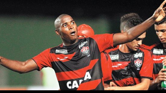 Imagem Atacante chega a acordo amigável e deixa o Vitória