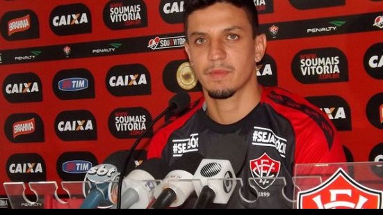 Imagem Léo Costa quer triunfo e promete postura diferente diante do Corinthians