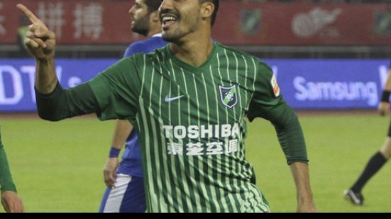 Imagem Ex-Bahia marca e comemora volta ao campeonato chinês
