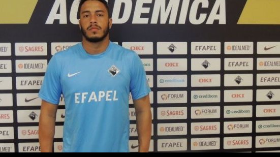 Imagem Goleiro revelado no Vitória quer marcar história no futebol português