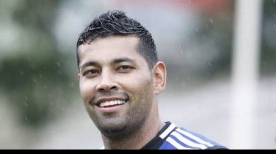 Imagem Após agressão, André Santos deixa o Flamengo; Clube nega rescisão