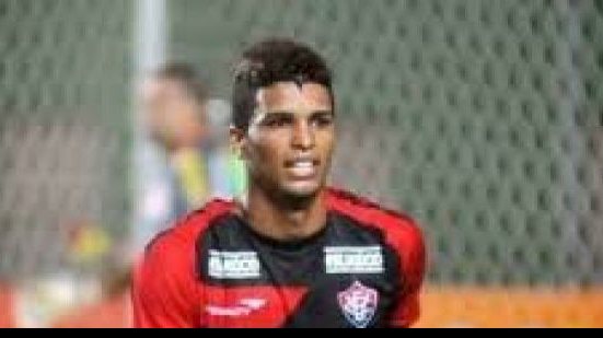 Imagem Afastado no Vitória, Alan Pinheiro revela ter propostas de outros clubes