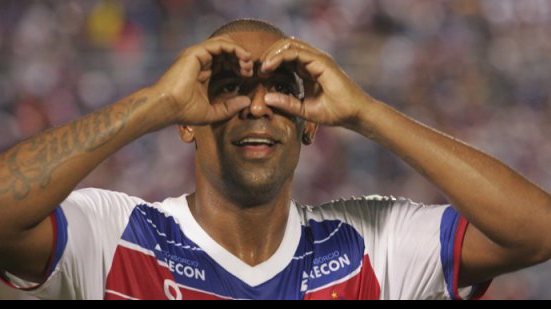 Imagem Atacante que decepcionou no Bahia é o artilheiro do Brasil na temporada