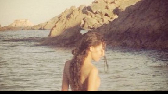 Imagem Filha transex de ex-treinador do Vitória posta foto nua na internet