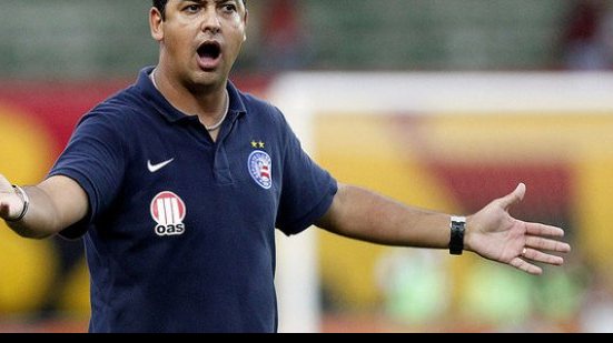 Imagem Marquinhos Santos "joga a toalha" na Copa do Brasil e foca na Série A