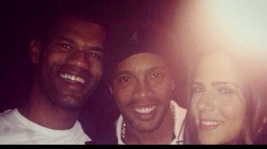 Imagem De saída do Atlético-MG, Ronaldinho Gaúcho curte balada em Salvador