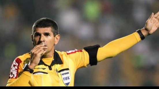 Imagem Trio de árbitros que comandou triunfo do Vitória apita Palmeiras x Bahia