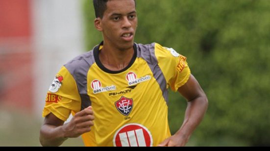 Imagem Sem espaço no Vitória, Josué fará intercâmbio no Sevilla da Espanha