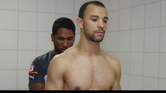 Imagem Roger Carvalho é o novo reforço do Vitória
