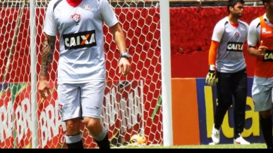 Imagem Escudero ganha apoio de Jorginho e revela ansiedade pela volta
