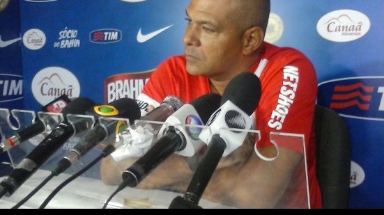Imagem Charles se coloca à disposição para continuar no comando do Bahia