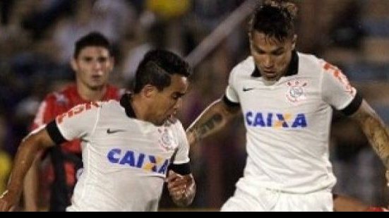 Imagem Jadson é dúvida para jogo com o Bahia; Guerrero e Lodeiro estão fora